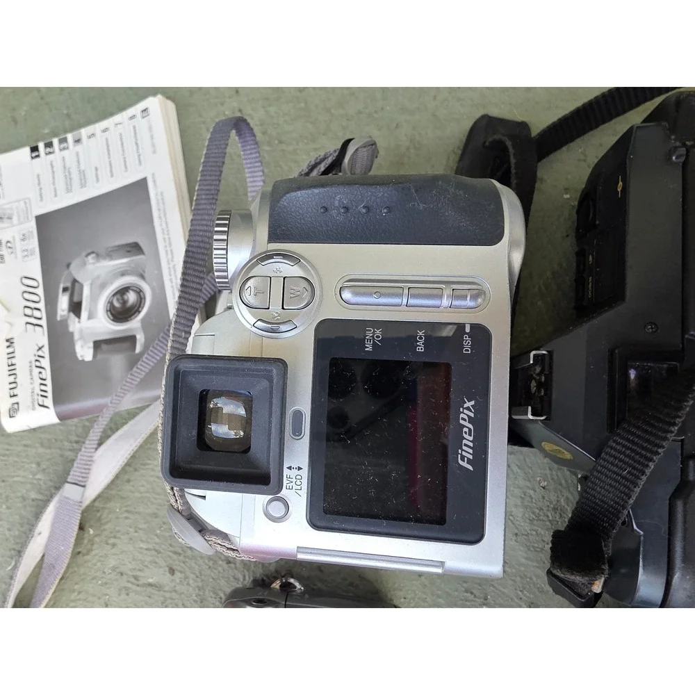Vintage Camera Lot Canon T70 Fujifilm FinePix 3800 Kodak EasyShare Snappy Z2‎